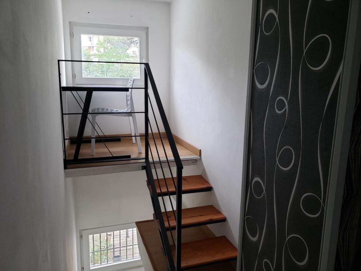 Orteils Au Soleil Jardin Parking Nimes Ngoại thất bức ảnh