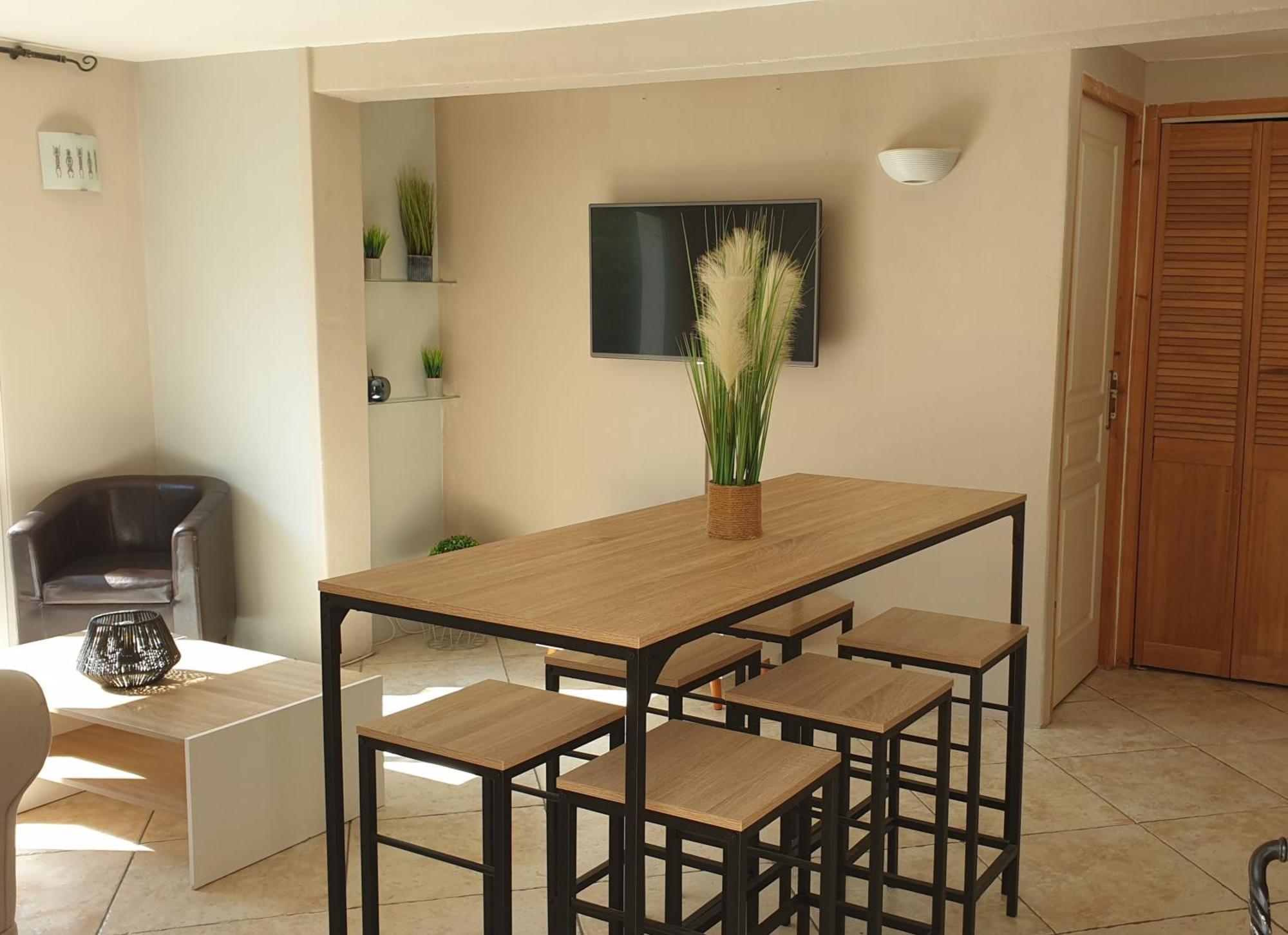 Orteils Au Soleil Jardin Parking Nimes Ngoại thất bức ảnh